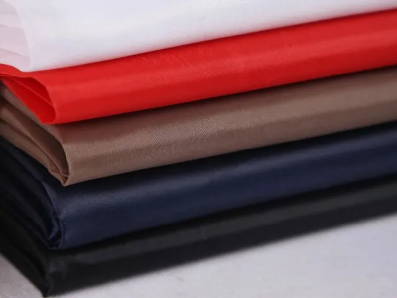 300t โพลีเอสเตอร์ Taffeta ธรรมดาย้อมสำหรับแจ็คเก็ต