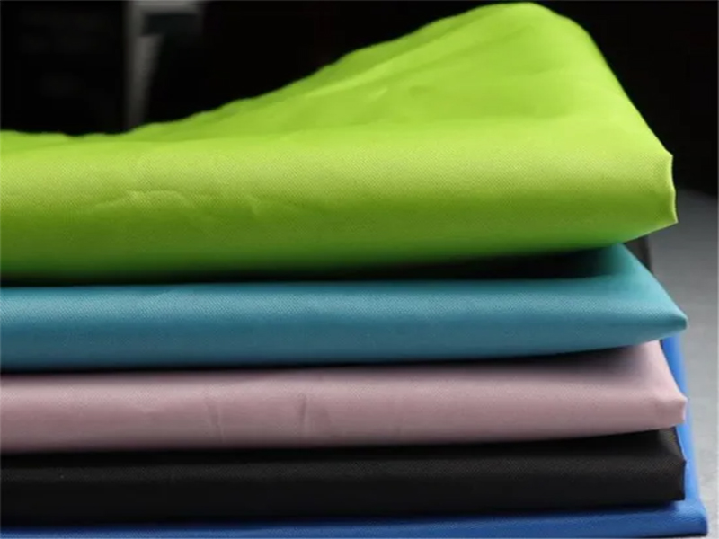 ผ้าแพรแข็งโพลีเอสเตอร์ 170t/190t/210t เคลือบสีเงินสำหรับปก/ผ้าม่าน